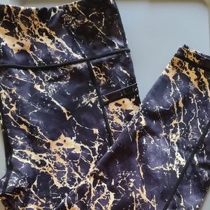 Constantly varied gear crop leggings